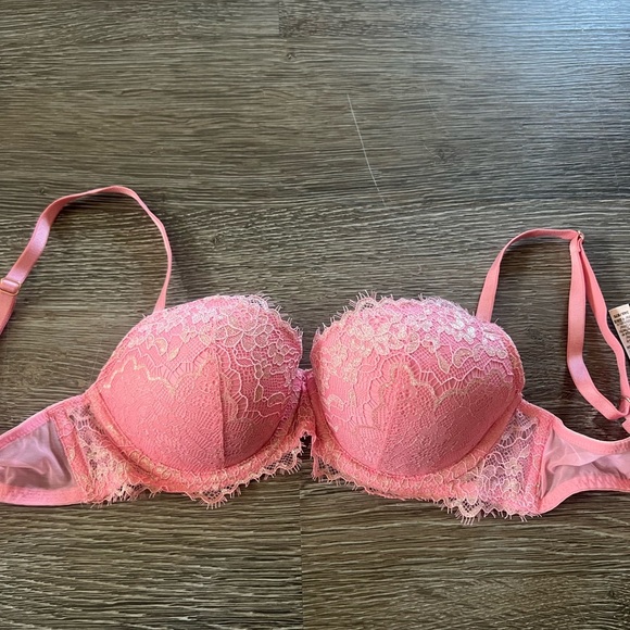 Victoria's Secret Other - Victorias Secret Dream Angels Lightly Lined Lace Bra in Pink